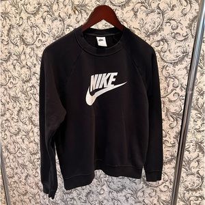 Nike Sportswear Club Fleece. black and white sweatshirt, size Medium